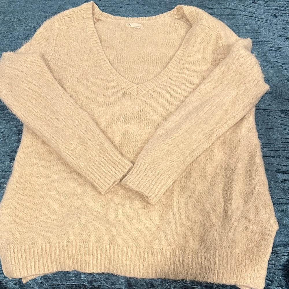 Women's pale pink Sweater